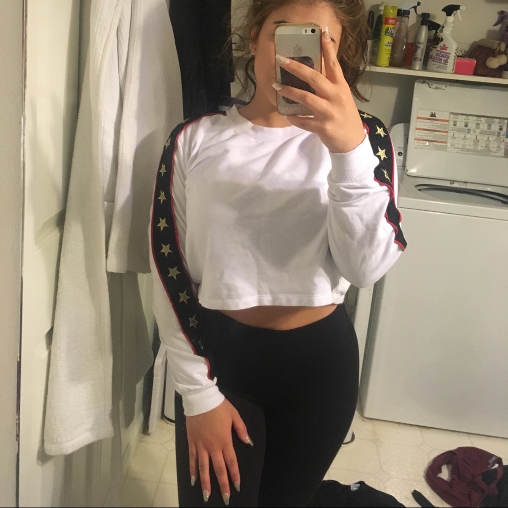 Forever 21 Star sweater crop top